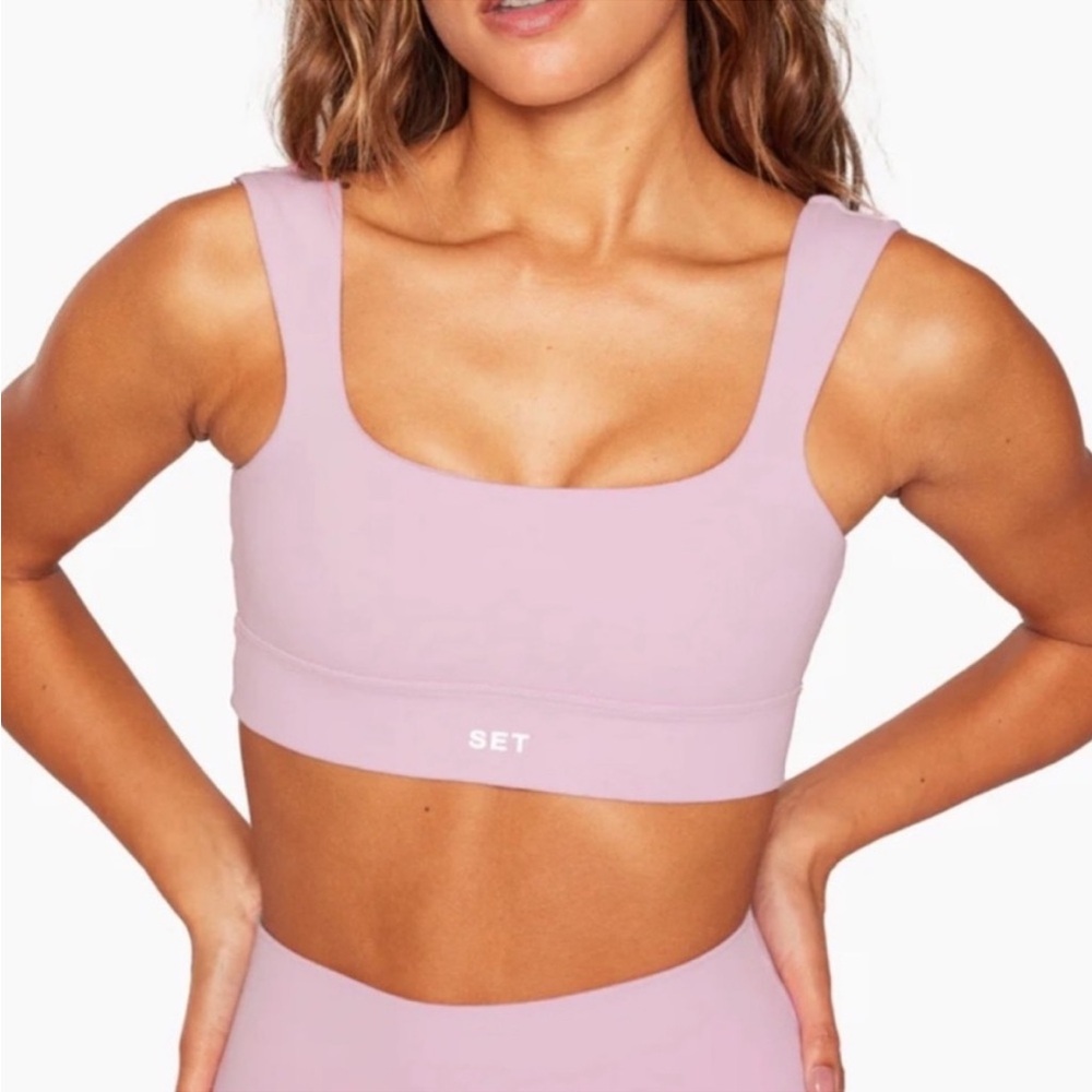 SET activewear.